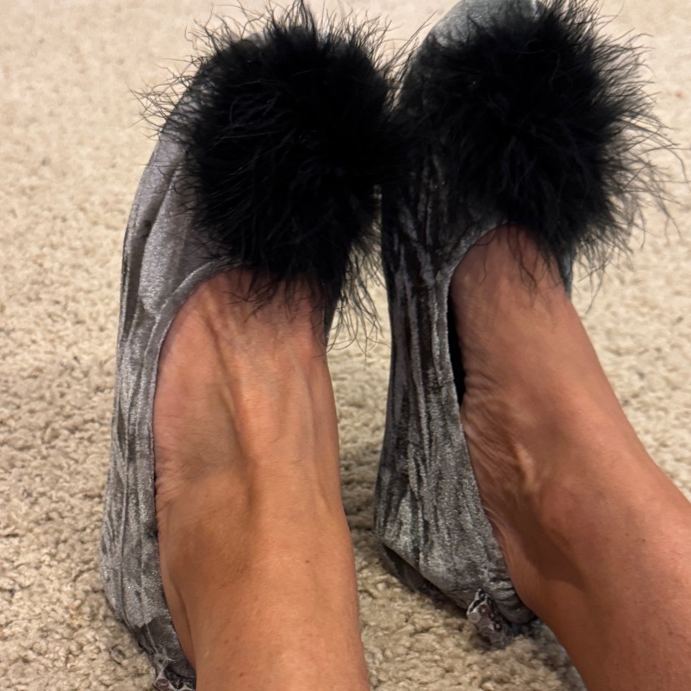 Elegant Velvet Women's Slippers with Black Fuzzy Pom-Poms